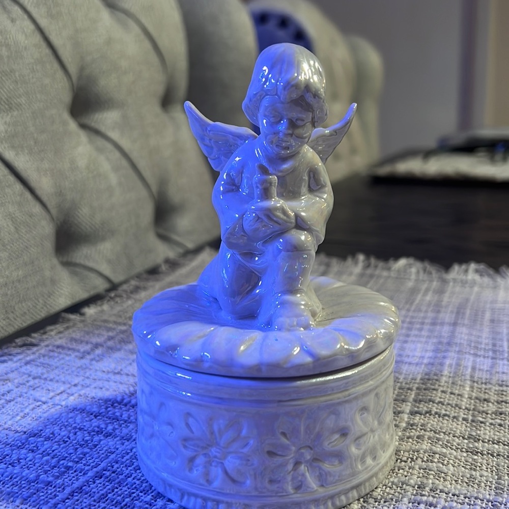 ANGEL STORAGE CONTAINER